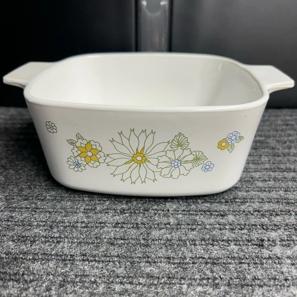 VTG Corningware White Baking Dish with Floral Design‎ 1971-74